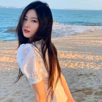 戴脚镣的女孩